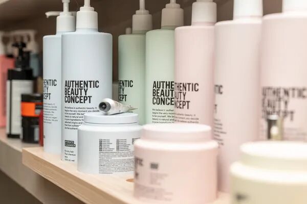 🌿 Pourquoi choisir des soins qui prennent soin de vous… et de la planète ? 